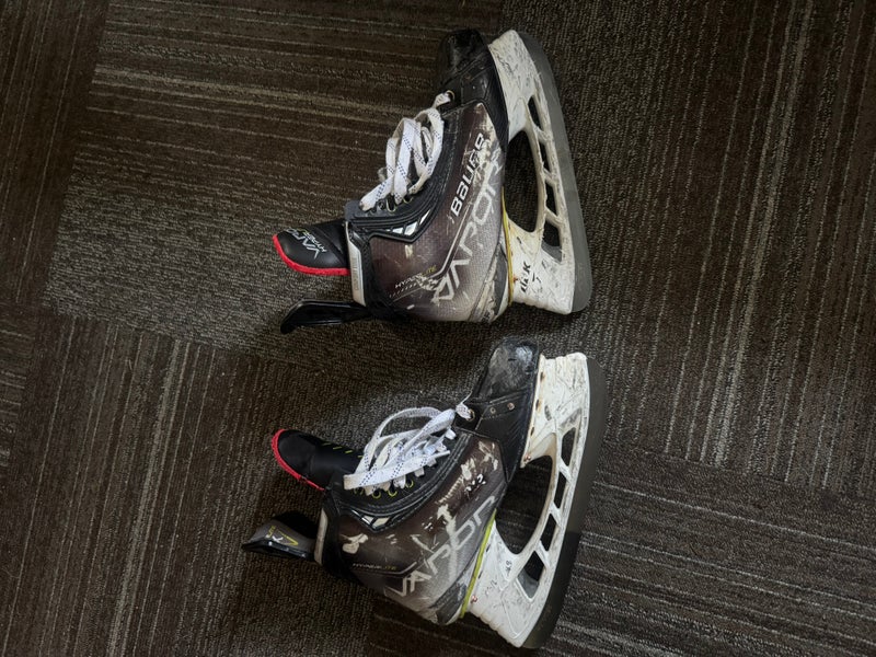 Bauer Vapor Hyperlite Hockey Skates Regular Width 8 (Used)