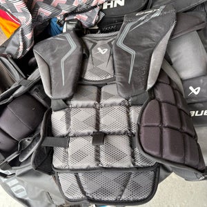 Medium Bauer GSX Goalie Chest Protector (Used)