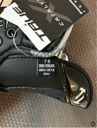 2025 True Catalyst 9X4 Hockey Skates Regular Width 7 (New)