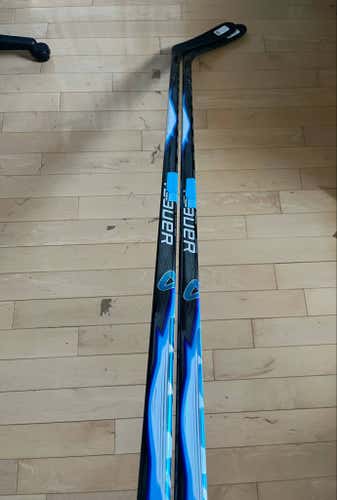 New 2 PACK Senior Bauer Flylite P28 77 Flex Right Handed Hockey Sticks