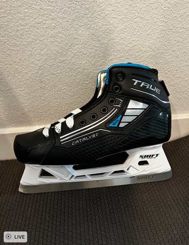 2025 True Catalyst 5X4 Hockey Skates Regular Width 8 (New)