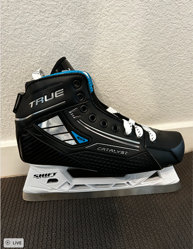 2025 True Catalyst 5X4 Hockey Skates Regular Width Size 6 (New)