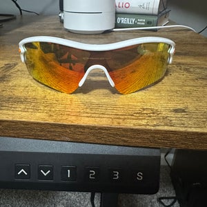 Men's Medium/Large Oakley Sunglasses (Used)