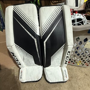 26" CCM YTFlex 2 Goalie Leg Pads (Used)