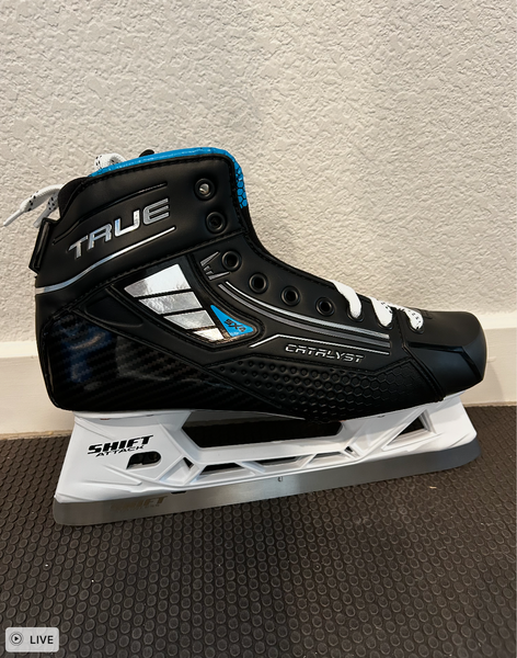 2025 True Catalyst 5X4 Hockey Skates Wide Width 8.5 (New)