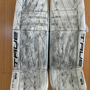 35" 2024 True Catalyst 9X3 Goalie Leg Pads (Used)