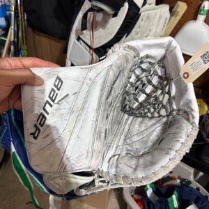 White Intermediate Bauer Vapor X5 Pro Goalie Glove | Regular (Used)