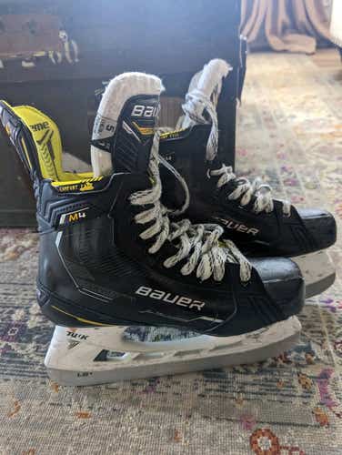 2023 Bauer Supreme M4 Hockey Skates Size 5 (Used)