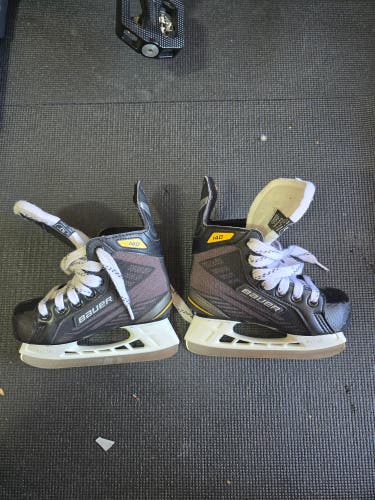 2020 Bauer Supreme 140 Hockey Skates Regular Width 10 (Used)
