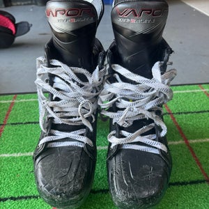 2023 Bauer Vapor Hyperlite 2 Hockey Skates Regular Width Pro Stock 7.5 (Used)