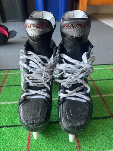 2023 Bauer Vapor Hyperlite 2 Hockey Skates Regular Width Pro Stock 7.5 (Used)