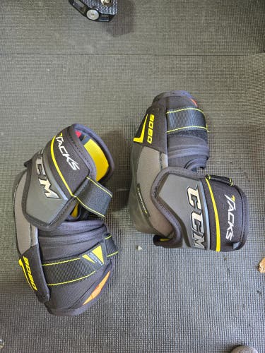 Senior Large CCM Tacks Elbow Pads (Used)