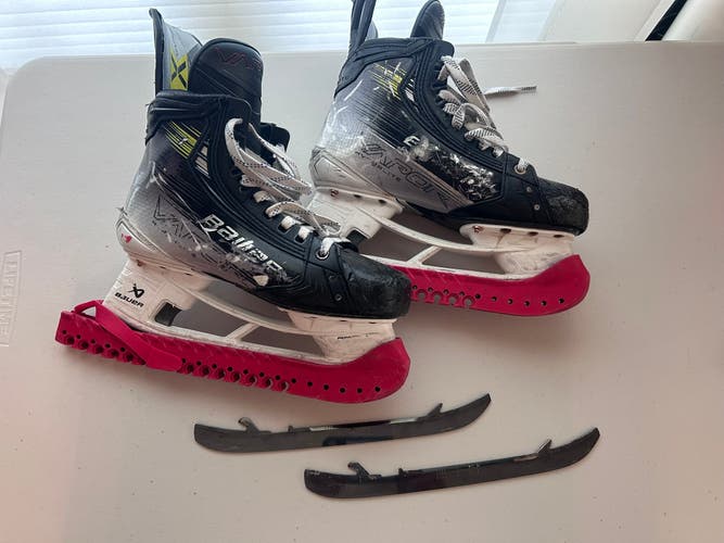 2022 Bauer Vapor Hyperlite 2 Hockey Skates Regular Width 8 (Used)