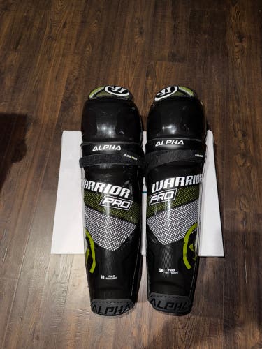 Senior Warrior Alpha QX Pro 17" Shin Pads (Used)