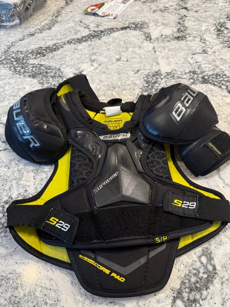Small Junior Bauer Supreme S29 Shoulder Pads (Used)