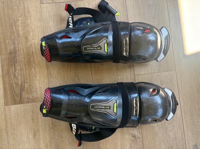 Senior Bauer Vapor Hyperlite 15" Shin Pads (Used)