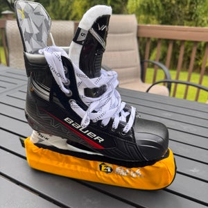 2024 Bauer Vapor 3X Hockey Skates Regular Width Size 5 (Used)
