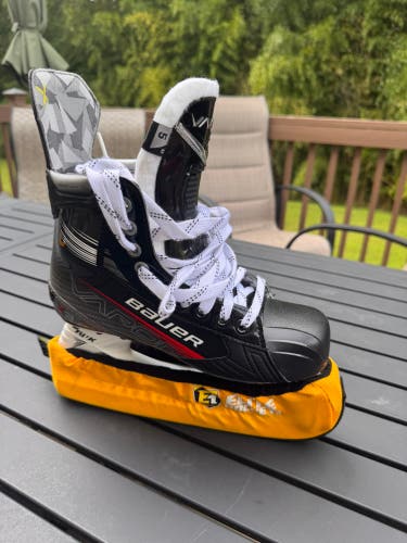 2024 Bauer Vapor 3X Hockey Skates Regular Width Size 5 (Used)