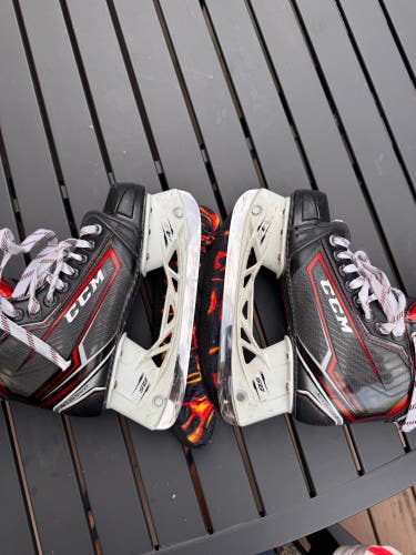 CCM JetSpeed FT490 Hockey Skates Size 4.5 (Used)