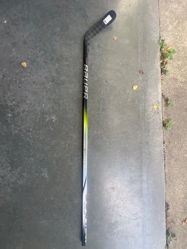 Intermediate Bauer Vapor Hyperlite 2 Right Handed Hockey Stick P88 (New)