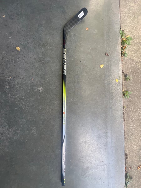 Intermediate Bauer Vapor Hyperlite 2 Right Handed Hockey Stick P88 (New)