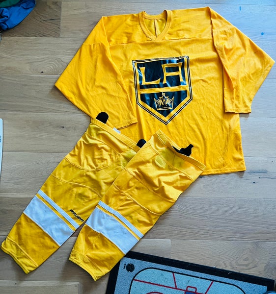 LA Jr KINGS Gold CCM Practice Jersey + Bauer Socks