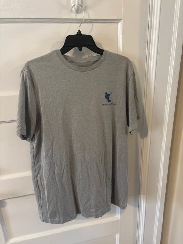 Vineyard vines T shirt