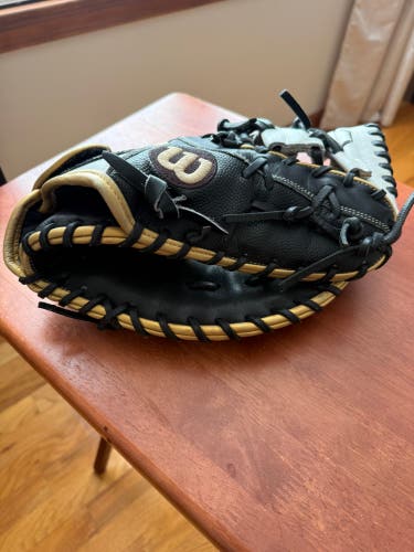2019 Wilson A2000 RH First Base Softball Glove 12" (Used)