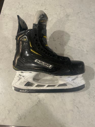 Bauer Supreme 2S Pro Hockey Skates Regular Width Size 4 (Used)