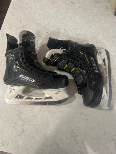 Bauer Supreme 2S Pro Hockey Skates Regular Width Size 3.5 (Used)