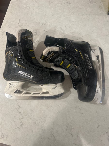 Bauer Supreme 2S Pro Hockey Skates Regular Width Size 3.5 (Used)