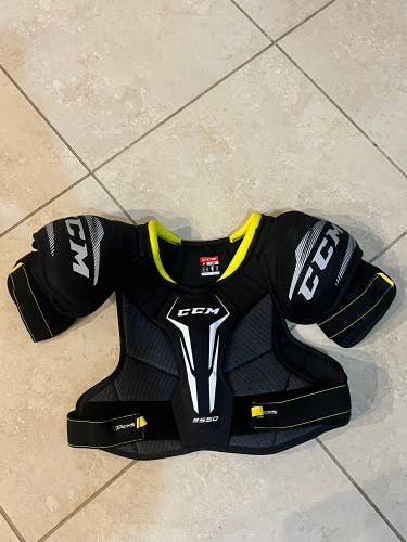 Men's XL Senior CCM Tacks 9550 Shoulder Pads (New)