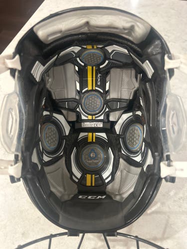 Medium CCM Tacks 910 Helmet (Used)