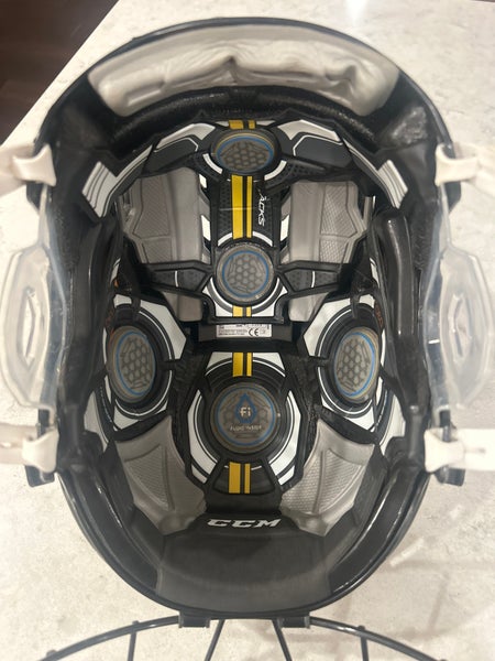 Medium CCM Tacks 910 Helmet (Used)