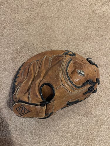 Diamond RH Catcher's Glove 33.5" (Used)