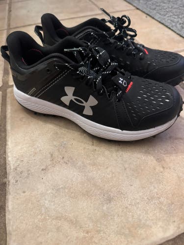 Unisex 3.5Y (Big Kids / Youth) Youth Under Armour Shoes (New)