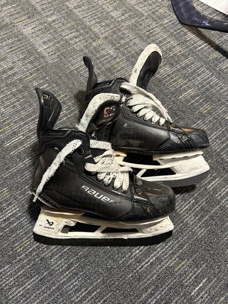 2024 Bauer Supreme Shadow Hockey Skates Regular Width 7.5 (Used)