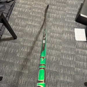 Senior Bauer Vapor Hyperlite 2 Left Hand Hockey Stick P28 Pro Stock (Used)
