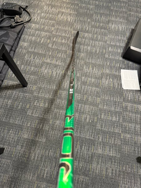 Senior Bauer Vapor Hyperlite 2 Left Hand Hockey Stick P28 Pro Stock (Used)