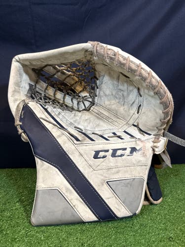 CCM Axis 1.9 Intermediate Regular Goalie Glove