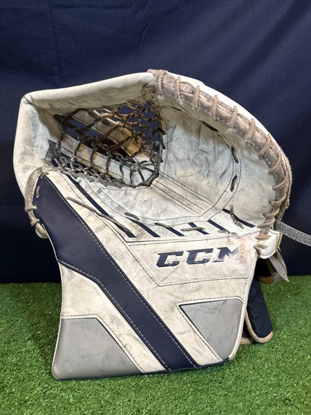 CCM Axis 1.9 Intermediate Regular Goalie Glove