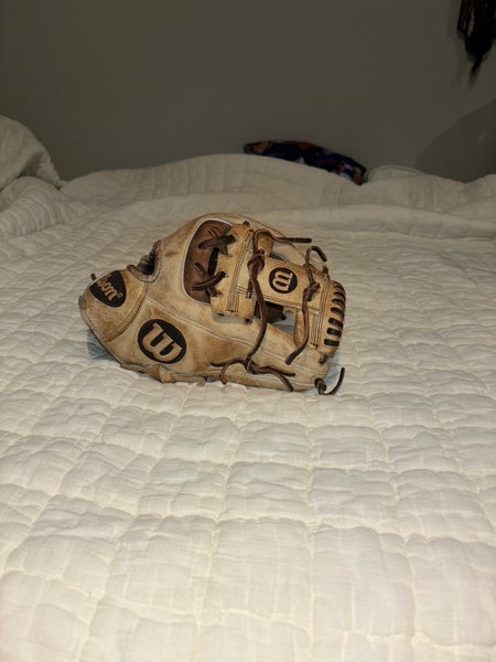 Wilson A2000 RH Infield Baseball Glove 11.5" (Used)