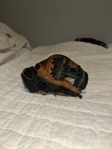 Wilson A2000 RH Infield Baseball Glove 11.5" (Used)
