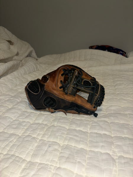 Wilson A2000 RH Infield Baseball Glove 11.5" (Used)