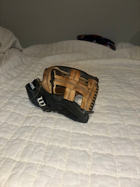 Wilson A2000 RH Infield Baseball Glove 11.5" (Used)