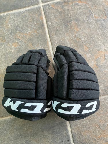 Black Youth CCM Gloves 8" (Used)