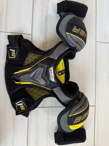 Small Youth Bauer Supreme 1S Shoulder Pads (Used)