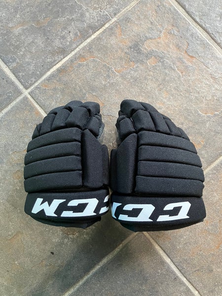 Black Junior CCM Gloves 10" (Used)