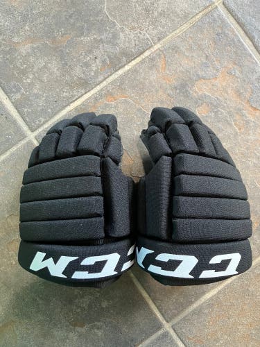 Black Junior CCM Gloves 10" (Used)