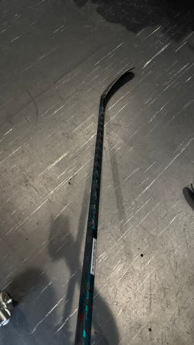 Senior CCM Vizion Right Handed Hockey Stick P28M (New)